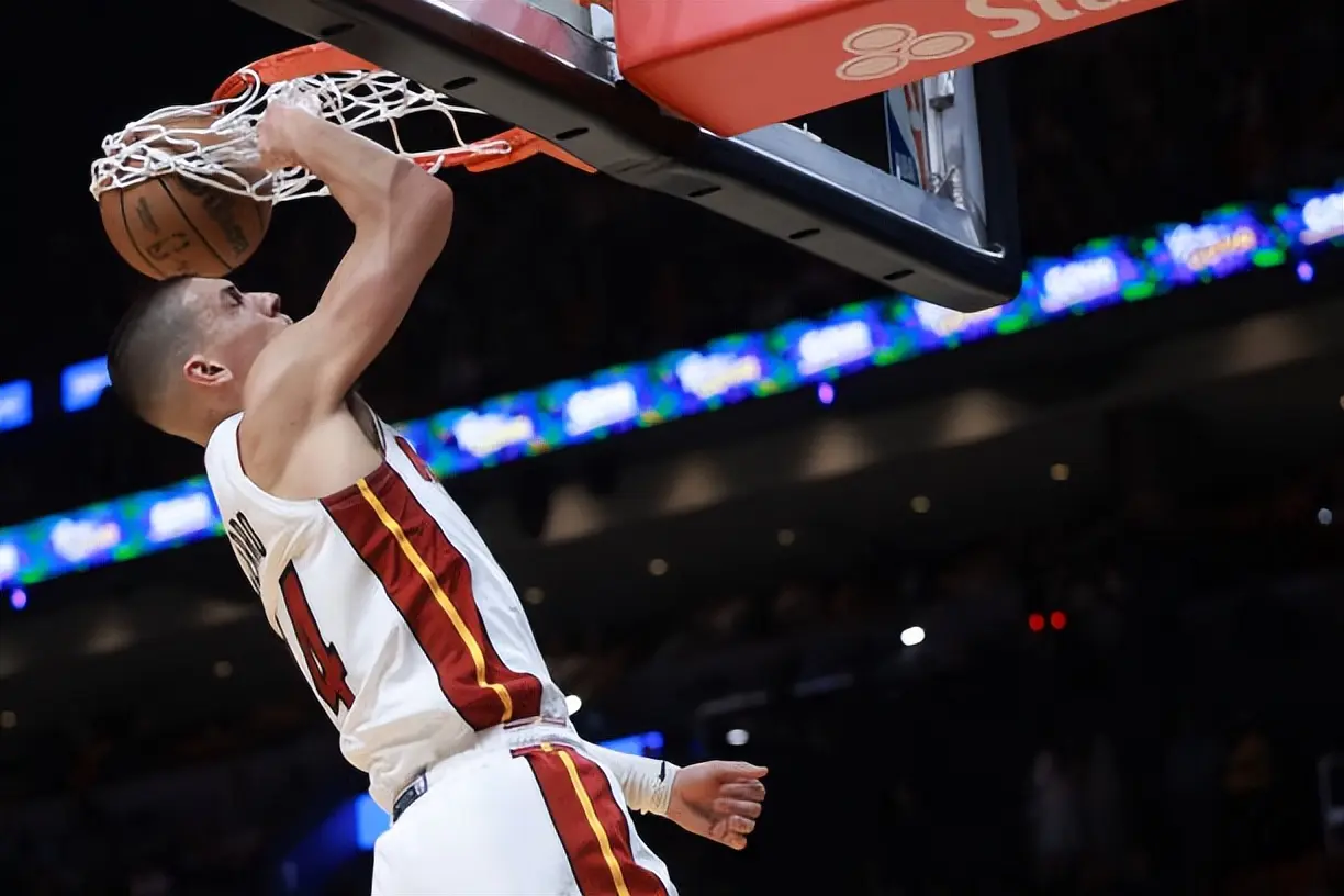 MUjkA, 记者Ant, 不知道希罗 MUjkA, 记者Ant, 不知道希罗